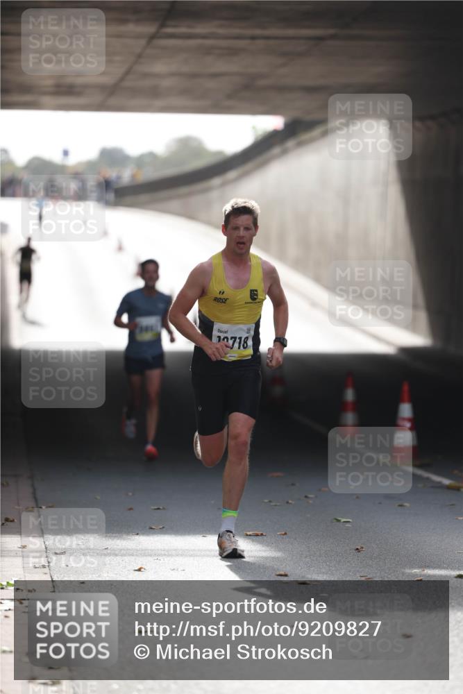 05.10.2025 - 20. swb-Marathon Bremen Michael Strokosch http://msf.ph/oto/9209827 05.10.2025 10:30:43 Laufen 11718 meine-sportfotos.de