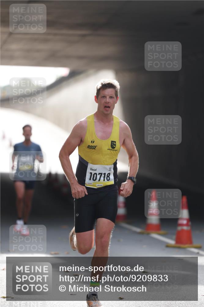 05.10.2025 - 20. swb-Marathon Bremen Michael Strokosch http://msf.ph/oto/9209833 05.10.2025 10:30:44 Laufen 10718 meine-sportfotos.de