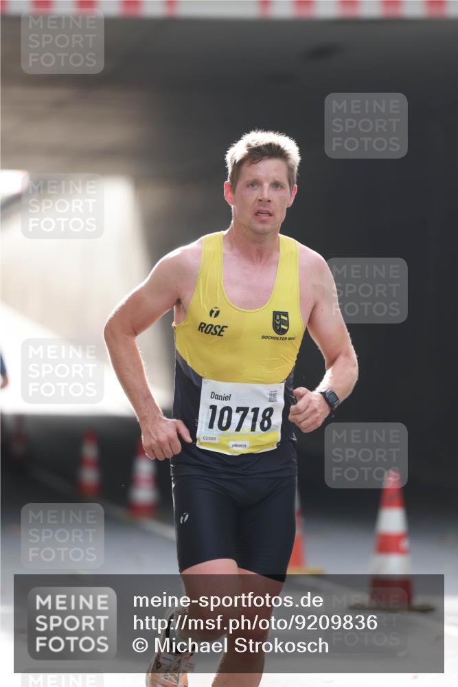 05.10.2025 - 20. swb-Marathon Bremen Michael Strokosch http://msf.ph/oto/9209836 05.10.2025 10:30:45 Laufen 10718, 02568 meine-sportfotos.de