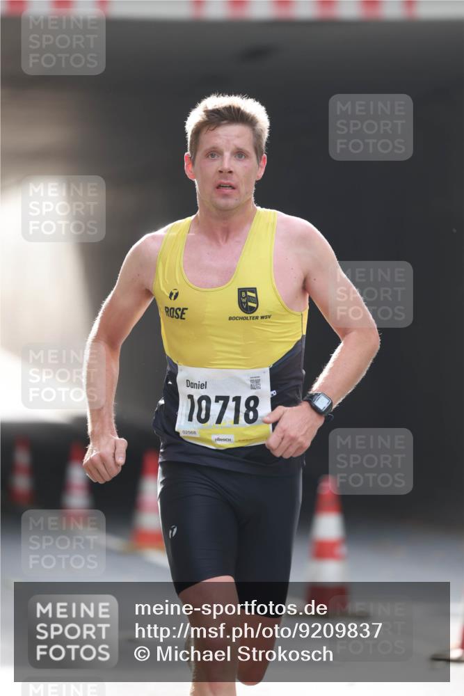 05.10.2025 - 20. swb-Marathon Bremen Michael Strokosch http://msf.ph/oto/9209837 05.10.2025 10:30:45 Laufen 10718, 02568 meine-sportfotos.de