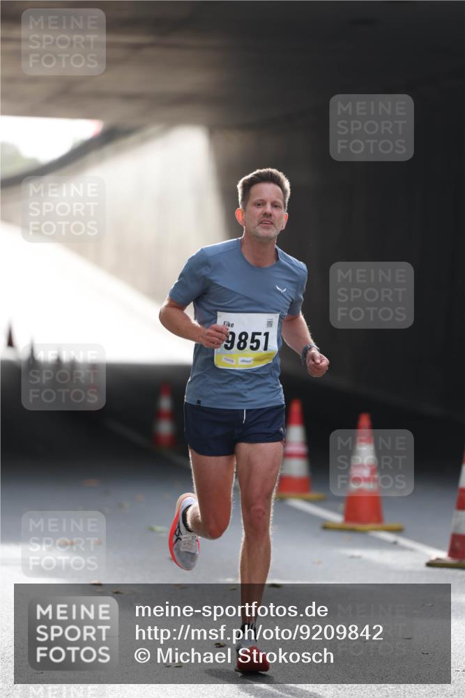 05.10.2025 - 20. swb-Marathon Bremen Michael Strokosch http://msf.ph/oto/9209842 05.10.2025 10:30:47 Laufen 9851, 02438 meine-sportfotos.de