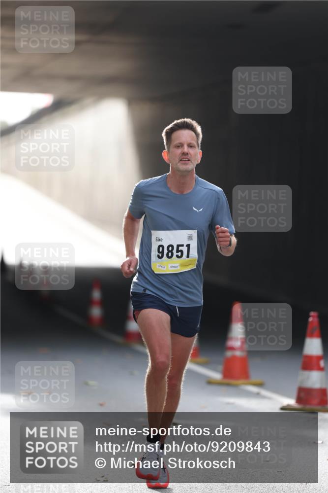 05.10.2025 - 20. swb-Marathon Bremen Michael Strokosch http://msf.ph/oto/9209843 05.10.2025 10:30:48 Laufen 9851, 02438 meine-sportfotos.de