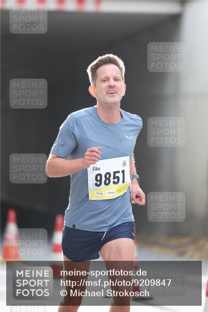 05.10.2025 - 20. swb-Marathon Bremen Michael Strokosch http://msf.ph/oto/9209847 05.10.2025 10:30:49 Laufen 9851, 02438 meine-sportfotos.de
