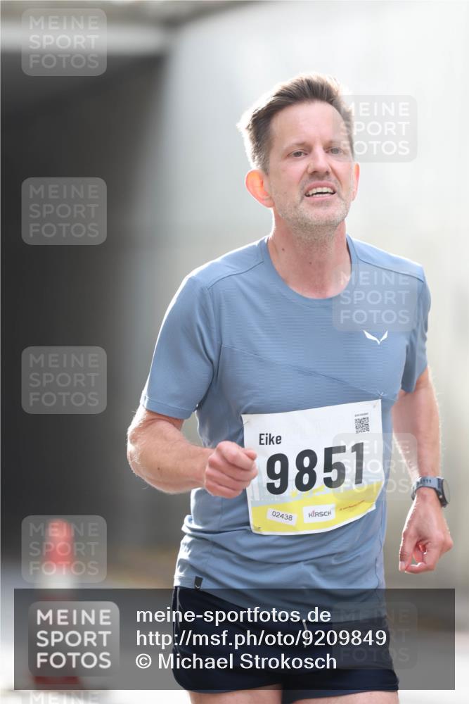 05.10.2025 - 20. swb-Marathon Bremen Michael Strokosch http://msf.ph/oto/9209849 05.10.2025 10:30:49 Laufen 9851, 02438 meine-sportfotos.de