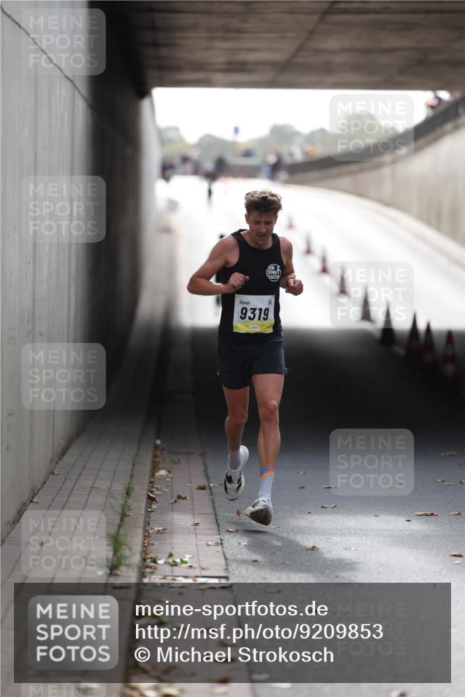 05.10.2025 - 20. swb-Marathon Bremen Michael Strokosch http://msf.ph/oto/9209853 05.10.2025 10:30:56 Laufen 9319 meine-sportfotos.de
