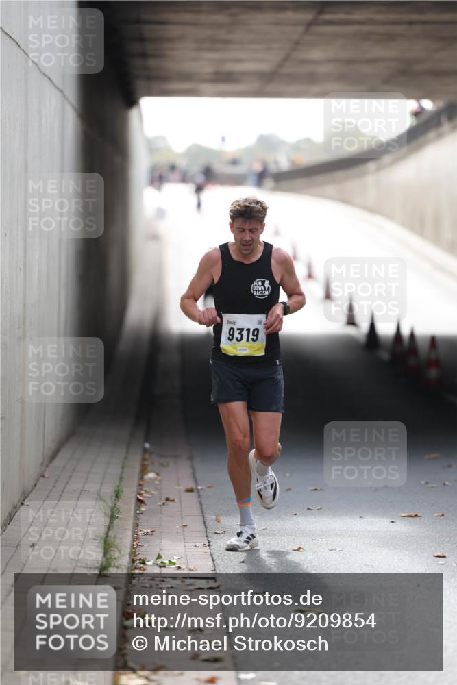 05.10.2025 - 20. swb-Marathon Bremen Michael Strokosch http://msf.ph/oto/9209854 05.10.2025 10:30:57 Laufen 9319 meine-sportfotos.de
