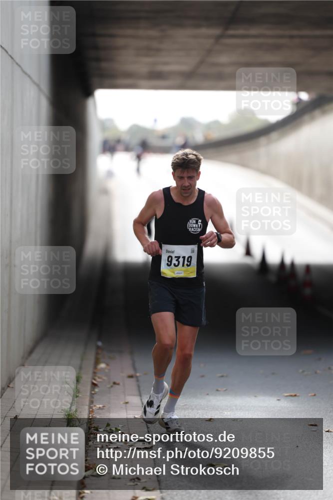 05.10.2025 - 20. swb-Marathon Bremen Michael Strokosch http://msf.ph/oto/9209855 05.10.2025 10:30:57 Laufen 9319 meine-sportfotos.de