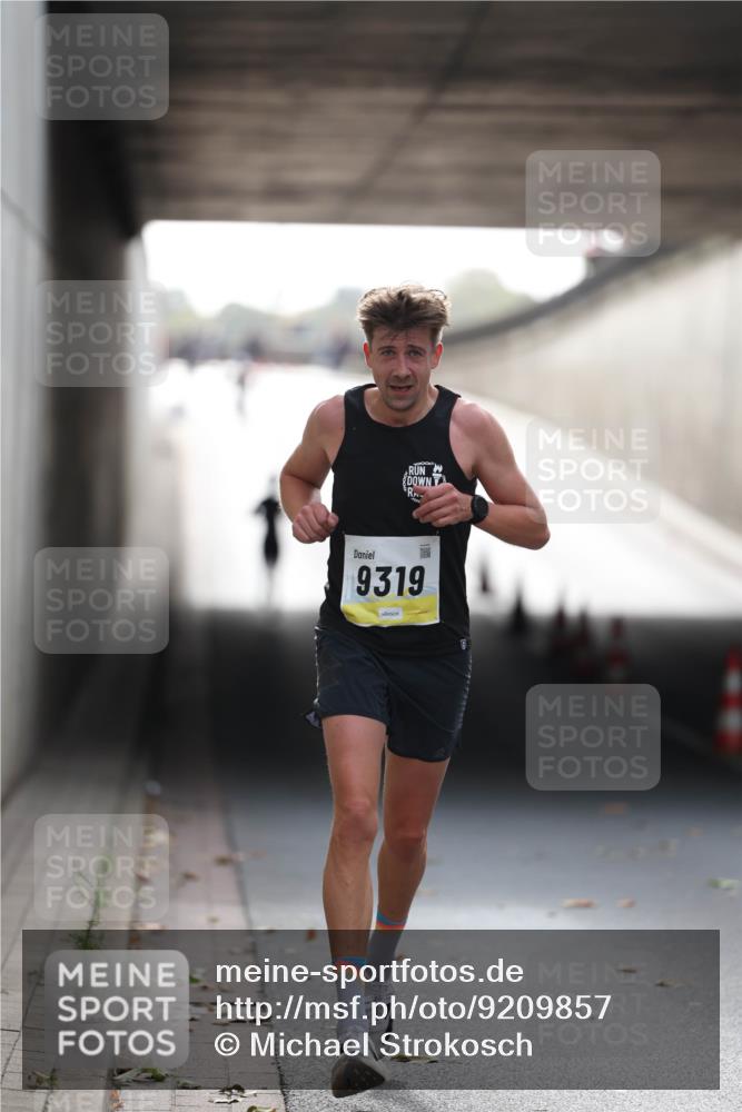 05.10.2025 - 20. swb-Marathon Bremen Michael Strokosch http://msf.ph/oto/9209857 05.10.2025 10:30:58 Laufen 9319 meine-sportfotos.de