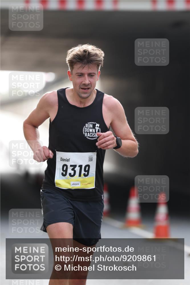 05.10.2025 - 20. swb-Marathon Bremen Michael Strokosch http://msf.ph/oto/9209861 05.10.2025 10:30:59 Laufen 30000, 9319 meine-sportfotos.de