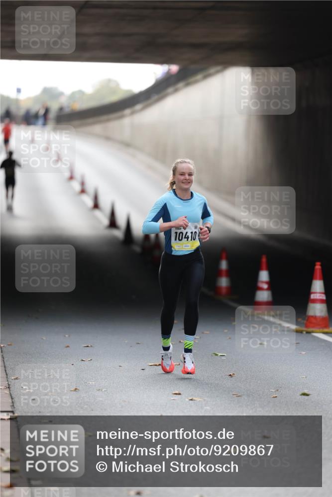 05.10.2025 - 20. swb-Marathon Bremen Michael Strokosch http://msf.ph/oto/9209867 05.10.2025 10:31:08 Laufen 10410 meine-sportfotos.de