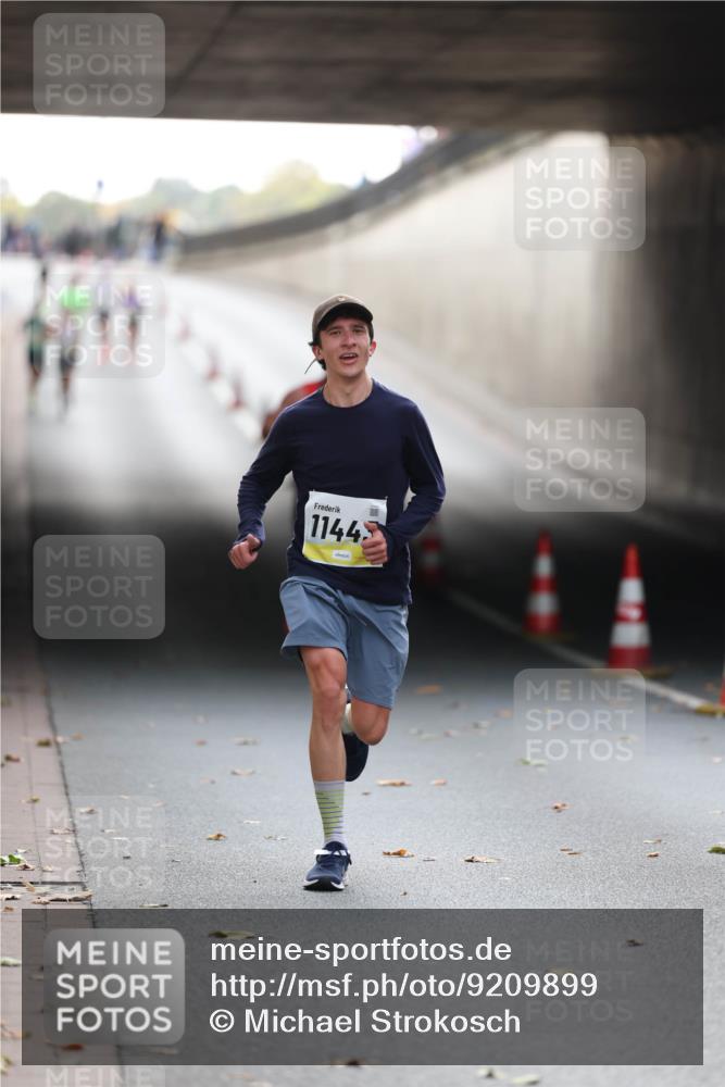 05.10.2025 - 20. swb-Marathon Bremen Michael Strokosch http://msf.ph/oto/9209899 05.10.2025 10:31:28 Laufen 1144 meine-sportfotos.de