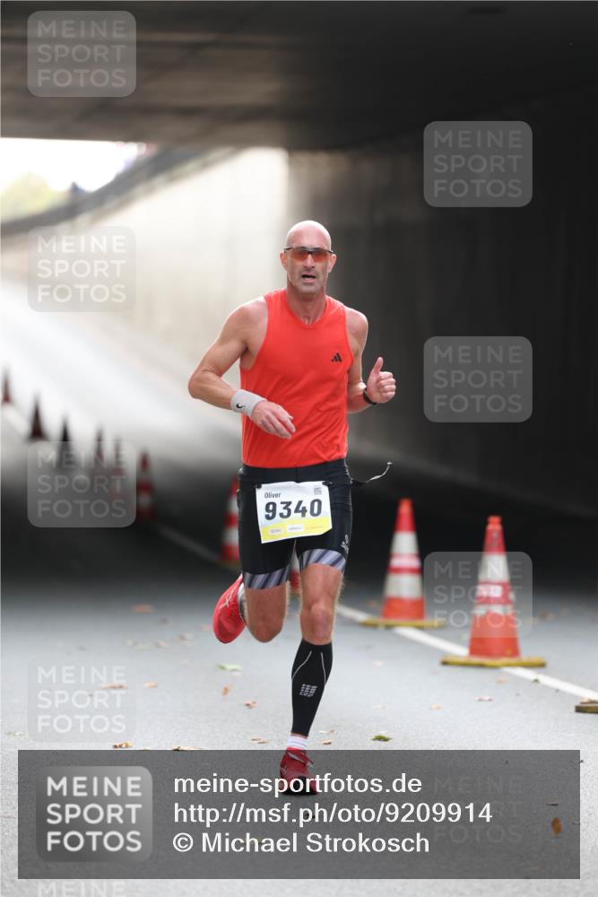 05.10.2025 - 20. swb-Marathon Bremen Michael Strokosch http://msf.ph/oto/9209914 05.10.2025 10:31:32 Laufen 9340, 02300 meine-sportfotos.de