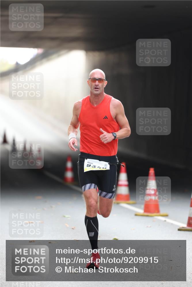 05.10.2025 - 20. swb-Marathon Bremen Michael Strokosch http://msf.ph/oto/9209915 05.10.2025 10:31:33 Laufen 9340 meine-sportfotos.de