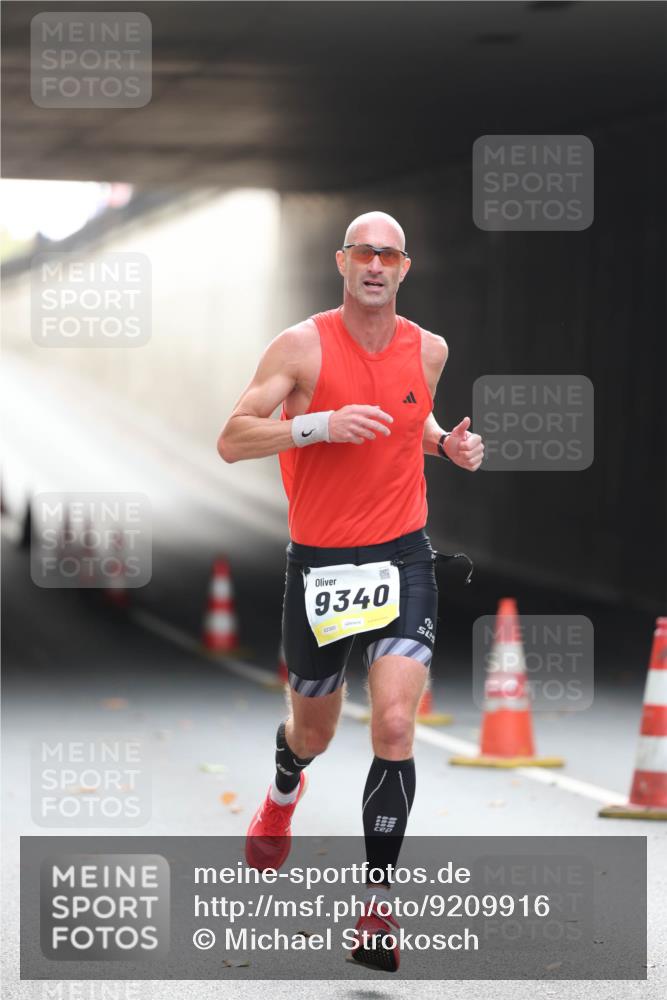 05.10.2025 - 20. swb-Marathon Bremen Michael Strokosch http://msf.ph/oto/9209916 05.10.2025 10:31:33 Laufen 9340, 02300 meine-sportfotos.de