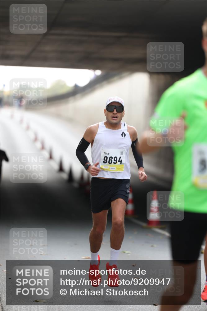 05.10.2025 - 20. swb-Marathon Bremen Michael Strokosch http://msf.ph/oto/9209947 05.10.2025 10:31:50 Laufen 9694, 02236 meine-sportfotos.de