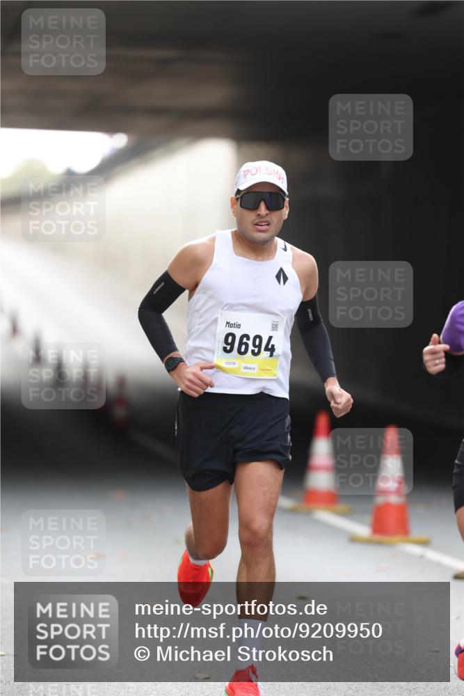 05.10.2025 - 20. swb-Marathon Bremen Michael Strokosch http://msf.ph/oto/9209950 05.10.2025 10:31:51 Laufen 9694, 02236 meine-sportfotos.de