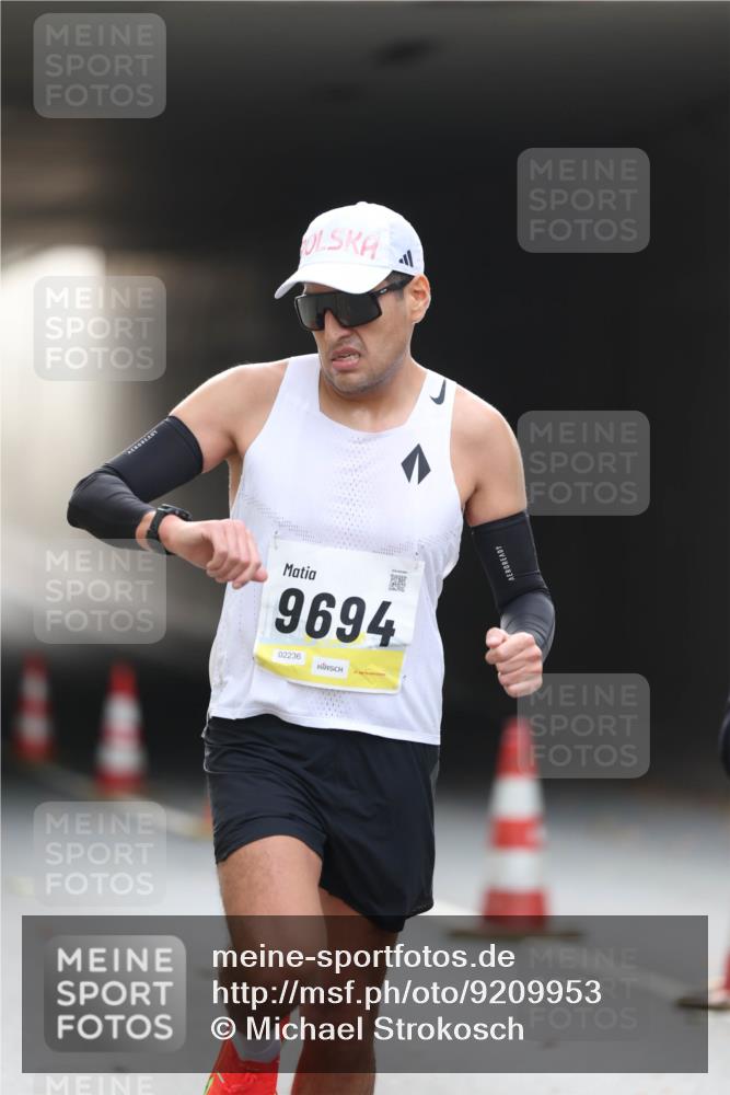 05.10.2025 - 20. swb-Marathon Bremen Michael Strokosch http://msf.ph/oto/9209953 05.10.2025 10:31:52 Laufen 9694, 02236 meine-sportfotos.de