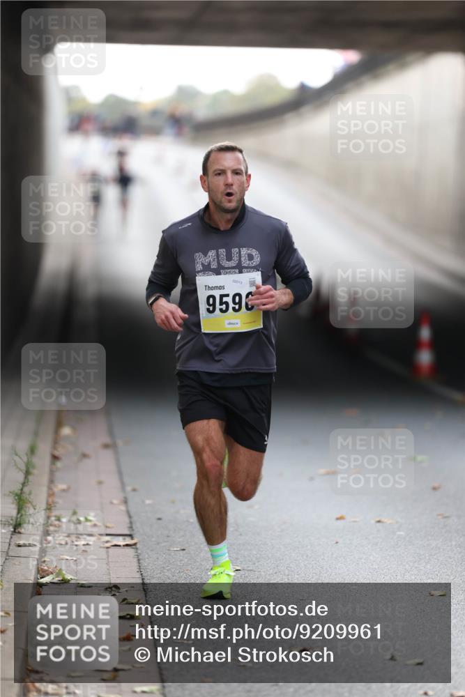 05.10.2025 - 20. swb-Marathon Bremen Michael Strokosch http://msf.ph/oto/9209961 05.10.2025 10:31:57 Laufen 02013, 959 meine-sportfotos.de