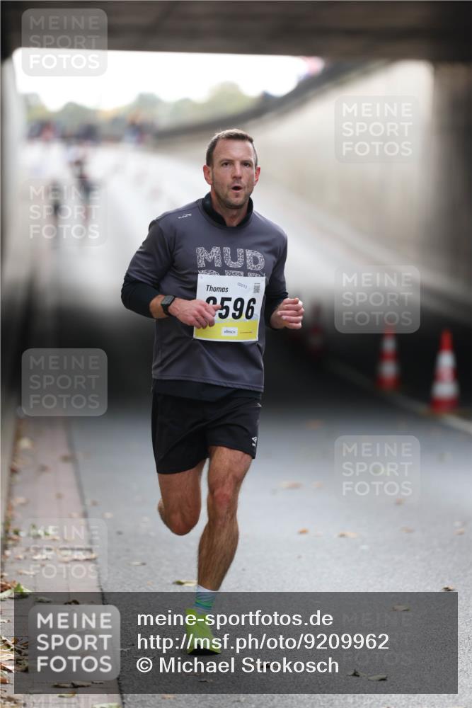 05.10.2025 - 20. swb-Marathon Bremen Michael Strokosch http://msf.ph/oto/9209962 05.10.2025 10:31:57 Laufen 02013, 596 meine-sportfotos.de