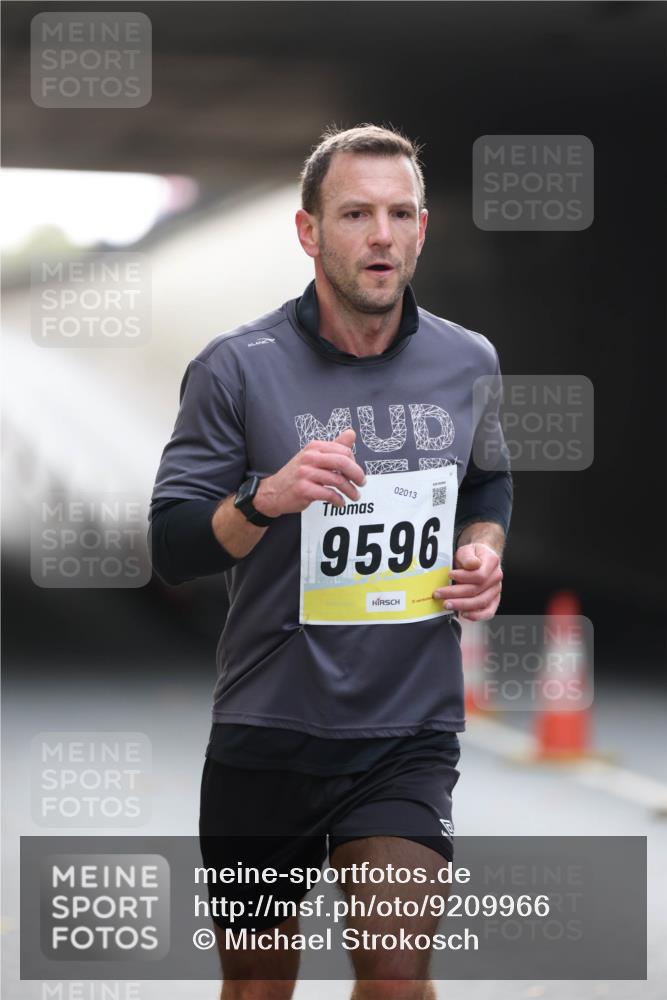 05.10.2025 - 20. swb-Marathon Bremen Michael Strokosch http://msf.ph/oto/9209966 05.10.2025 10:31:59 Laufen 02013, 9596 meine-sportfotos.de