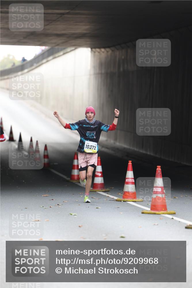 05.10.2025 - 20. swb-Marathon Bremen Michael Strokosch http://msf.ph/oto/9209968 05.10.2025 10:32:11 Laufen 10372 meine-sportfotos.de