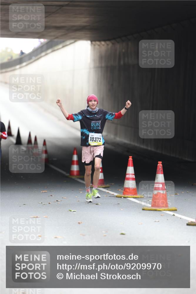 05.10.2025 - 20. swb-Marathon Bremen Michael Strokosch http://msf.ph/oto/9209970 05.10.2025 10:32:12 Laufen 10372 meine-sportfotos.de