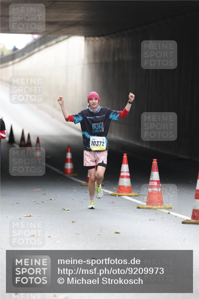 05.10.2025 - 20. swb-Marathon Bremen Michael Strokosch http://msf.ph/oto/9209973 05.10.2025 10:32:12 Laufen 10372 meine-sportfotos.de