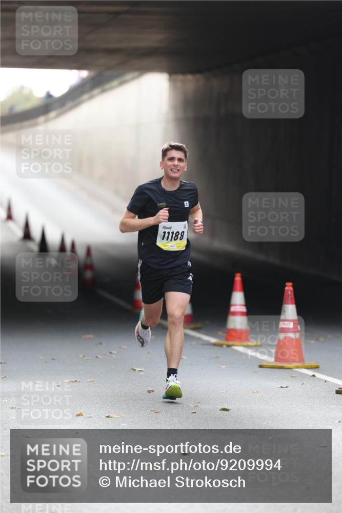 05.10.2025 - 20. swb-Marathon Bremen Michael Strokosch http://msf.ph/oto/9209994 05.10.2025 10:32:19 Laufen 11188 meine-sportfotos.de