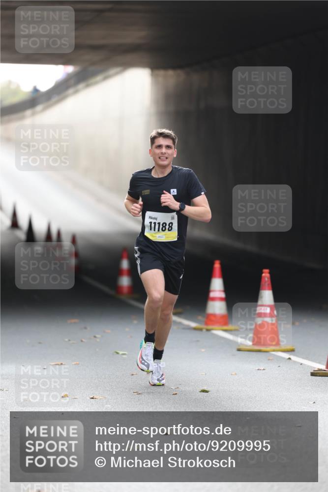 05.10.2025 - 20. swb-Marathon Bremen Michael Strokosch http://msf.ph/oto/9209995 05.10.2025 10:32:19 Laufen 11188 meine-sportfotos.de
