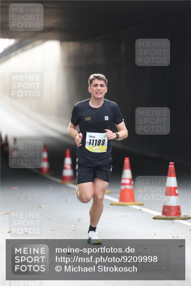 05.10.2025 - 20. swb-Marathon Bremen Michael Strokosch http://msf.ph/oto/9209998 05.10.2025 10:32:19 Laufen 11188 meine-sportfotos.de