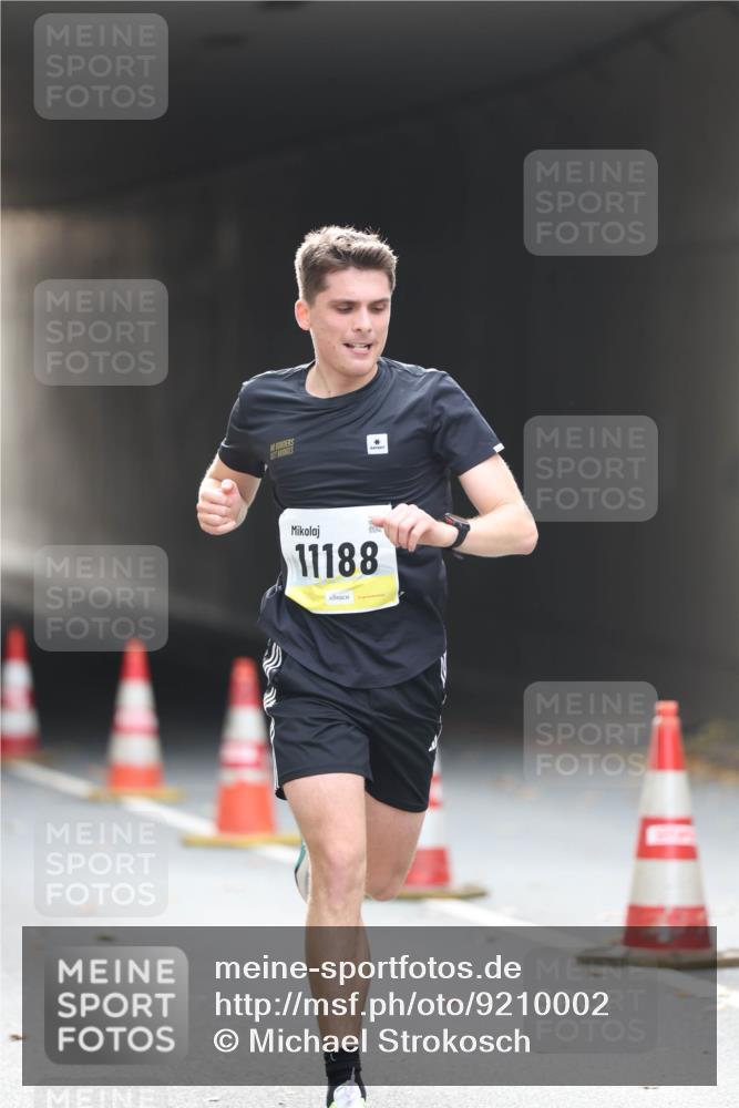 05.10.2025 - 20. swb-Marathon Bremen Michael Strokosch http://msf.ph/oto/9210002 05.10.2025 10:32:20 Laufen 11188 meine-sportfotos.de