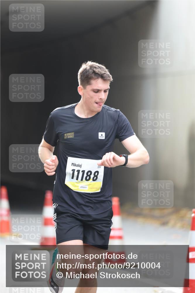 05.10.2025 - 20. swb-Marathon Bremen Michael Strokosch http://msf.ph/oto/9210004 05.10.2025 10:32:21 Laufen 11188 meine-sportfotos.de