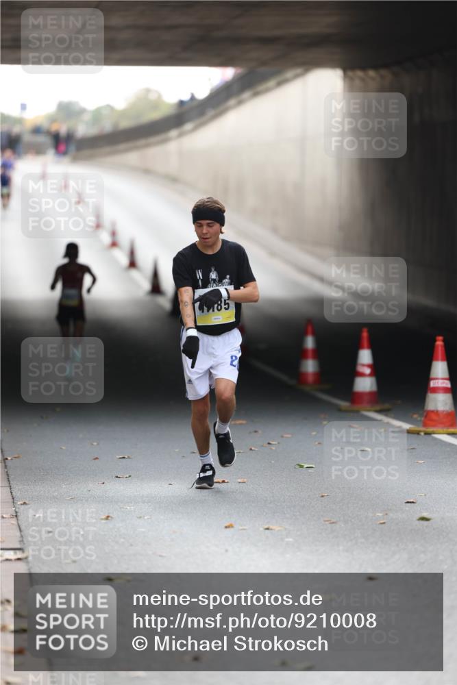 05.10.2025 - 20. swb-Marathon Bremen Michael Strokosch http://msf.ph/oto/9210008 05.10.2025 10:32:26 Laufen 185, 2 meine-sportfotos.de