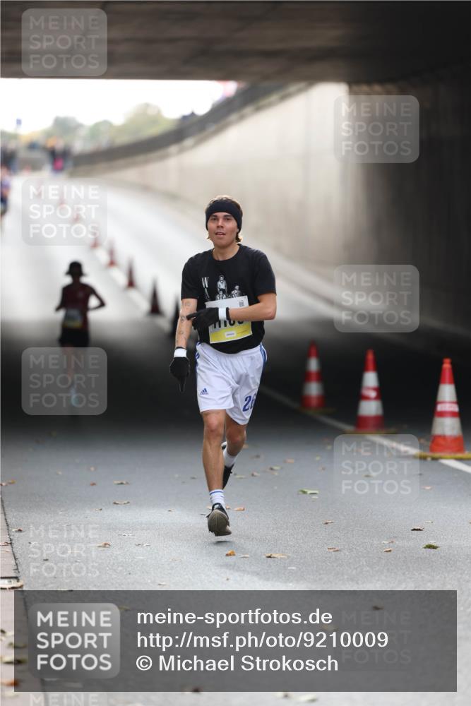 05.10.2025 - 20. swb-Marathon Bremen Michael Strokosch http://msf.ph/oto/9210009 05.10.2025 10:32:26 Laufen 26 meine-sportfotos.de