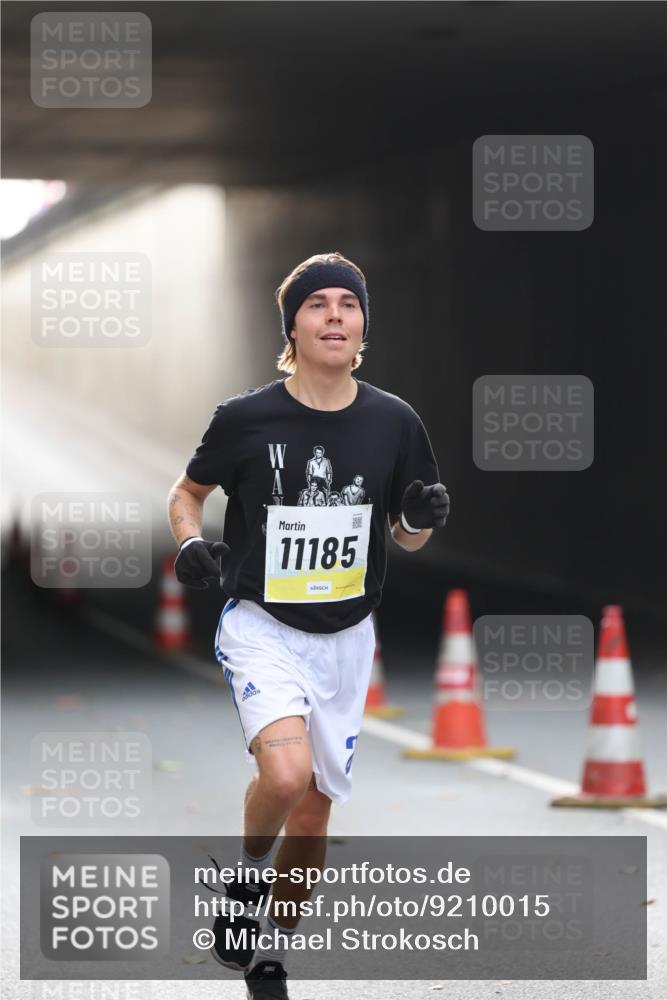 05.10.2025 - 20. swb-Marathon Bremen Michael Strokosch http://msf.ph/oto/9210015 05.10.2025 10:32:28 Laufen 11185 meine-sportfotos.de