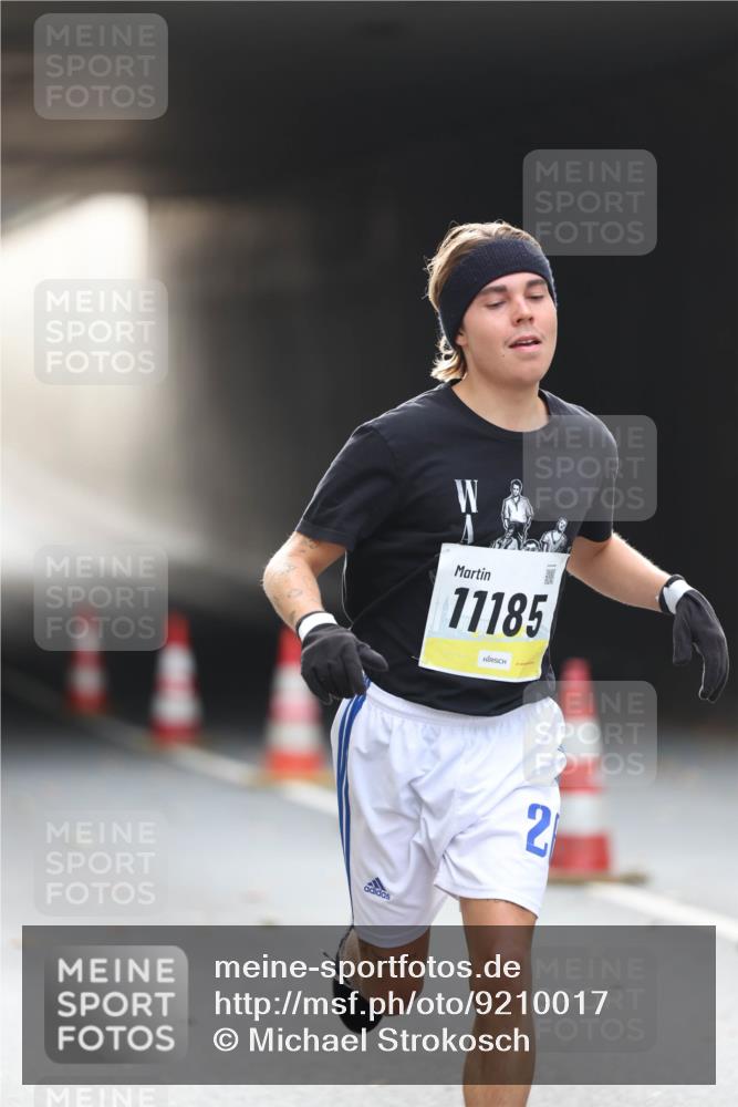 05.10.2025 - 20. swb-Marathon Bremen Michael Strokosch http://msf.ph/oto/9210017 05.10.2025 10:32:29 Laufen 11185, 2 meine-sportfotos.de