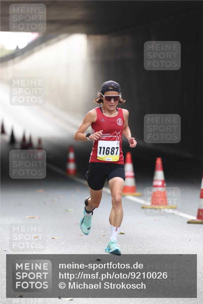 05.10.2025 - 20. swb-Marathon Bremen Michael Strokosch http://msf.ph/oto/9210026 05.10.2025 10:32:33 Laufen 11687 meine-sportfotos.de