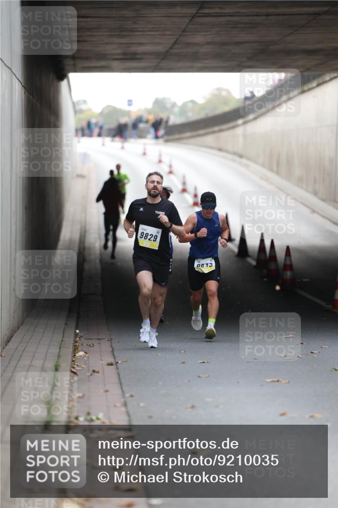 05.10.2025 - 20. swb-Marathon Bremen Michael Strokosch http://msf.ph/oto/9210035 05.10.2025 10:32:45 Laufen 9829, 0833 meine-sportfotos.de