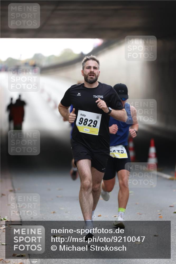 05.10.2025 - 20. swb-Marathon Bremen Michael Strokosch http://msf.ph/oto/9210047 05.10.2025 10:32:49 Laufen 9829, 7521 meine-sportfotos.de