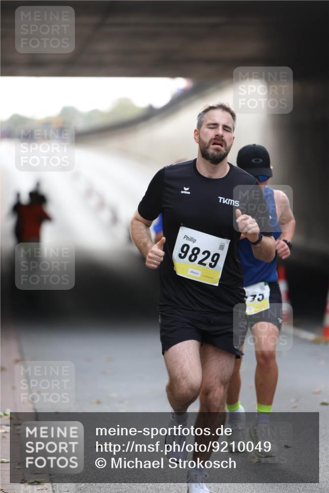 05.10.2025 - 20. swb-Marathon Bremen Michael Strokosch http://msf.ph/oto/9210049 05.10.2025 10:32:49 Laufen 9829, 35 meine-sportfotos.de
