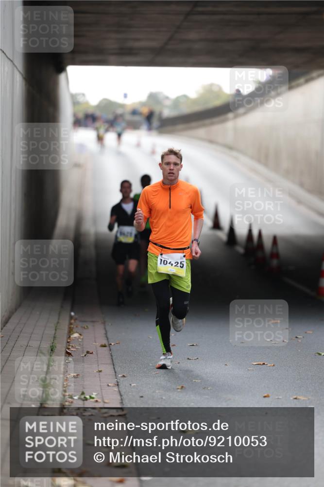 05.10.2025 - 20. swb-Marathon Bremen Michael Strokosch http://msf.ph/oto/9210053 05.10.2025 10:32:55 Laufen 10425 meine-sportfotos.de