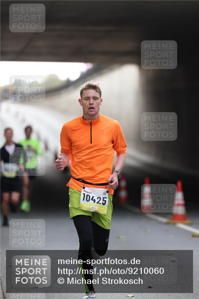 05.10.2025 - 20. swb-Marathon Bremen Michael Strokosch http://msf.ph/oto/9210060 05.10.2025 10:32:57 Laufen 10425 meine-sportfotos.de