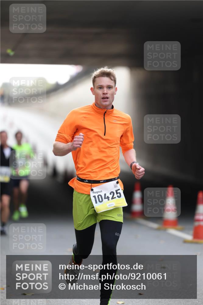 05.10.2025 - 20. swb-Marathon Bremen Michael Strokosch http://msf.ph/oto/9210061 05.10.2025 10:32:57 Laufen 10425 meine-sportfotos.de