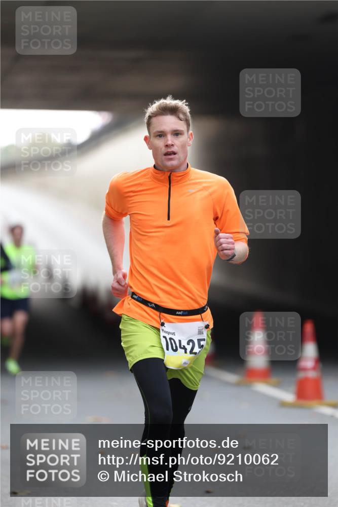 05.10.2025 - 20. swb-Marathon Bremen Michael Strokosch http://msf.ph/oto/9210062 05.10.2025 10:32:57 Laufen 10425 meine-sportfotos.de