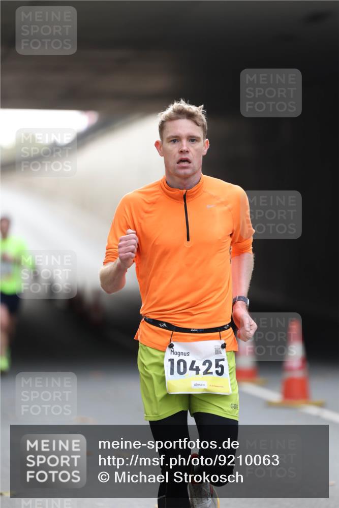 05.10.2025 - 20. swb-Marathon Bremen Michael Strokosch http://msf.ph/oto/9210063 05.10.2025 10:32:58 Laufen 10425 meine-sportfotos.de
