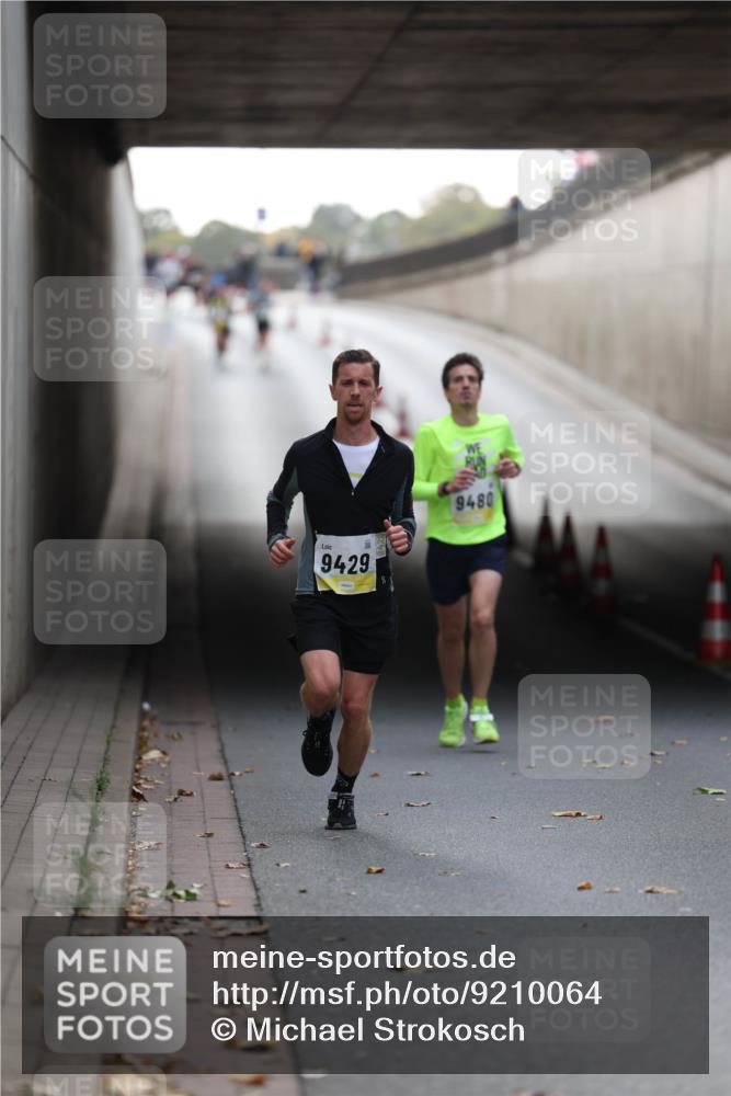 05.10.2025 - 20. swb-Marathon Bremen Michael Strokosch http://msf.ph/oto/9210064 05.10.2025 10:32:59 Laufen 9429, 9480 meine-sportfotos.de