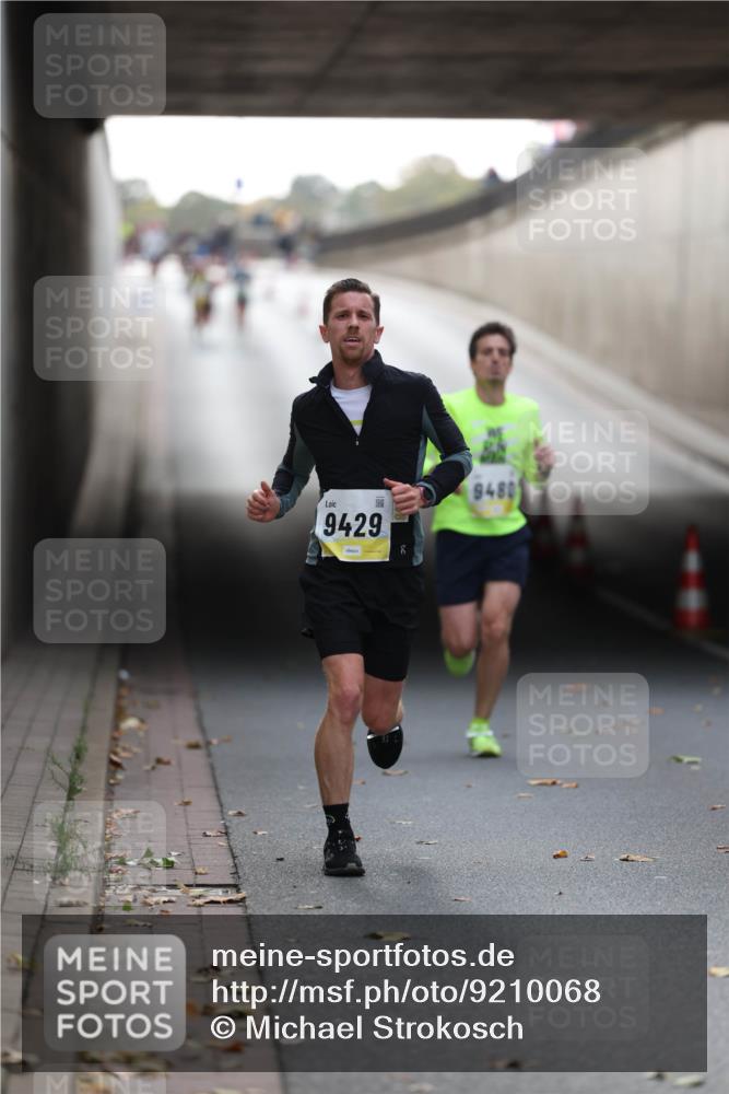 05.10.2025 - 20. swb-Marathon Bremen Michael Strokosch http://msf.ph/oto/9210068 05.10.2025 10:33:00 Laufen 9429, 50, 8480 meine-sportfotos.de