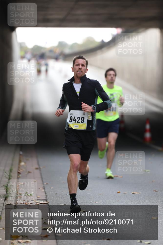 05.10.2025 - 20. swb-Marathon Bremen Michael Strokosch http://msf.ph/oto/9210071 05.10.2025 10:33:00 Laufen 9429 meine-sportfotos.de