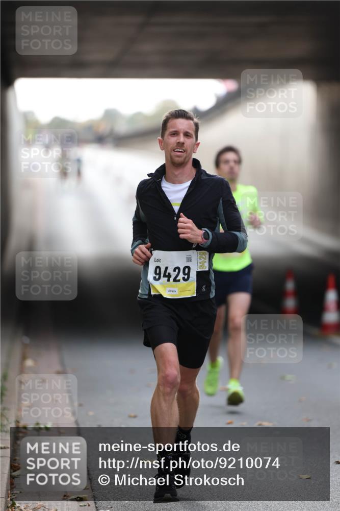 05.10.2025 - 20. swb-Marathon Bremen Michael Strokosch http://msf.ph/oto/9210074 05.10.2025 10:33:01 Laufen 9429, 9429 meine-sportfotos.de