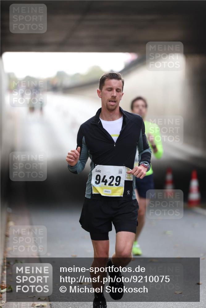 05.10.2025 - 20. swb-Marathon Bremen Michael Strokosch http://msf.ph/oto/9210075 05.10.2025 10:33:01 Laufen 9429 meine-sportfotos.de
